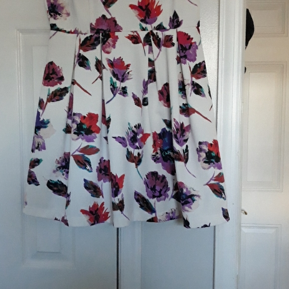 Dress - Picture 3 of 3